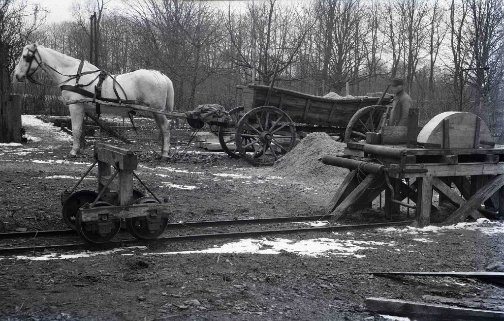1900-1907 ca CHRISSY CROIL (m. Vlasto) PHOTOGRAPHS OF CROIL AND MITCHELL FAMILY Probably the Croil lumber yard in or near Milwaukee or the St Lawrence River near Montreal.jpg